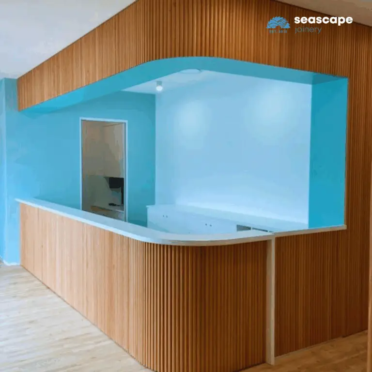 Curved reception counter